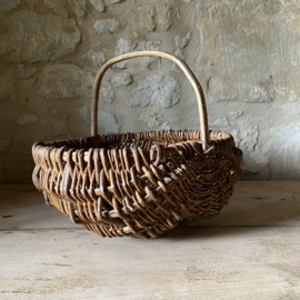 BU20110187 Old French harvest basket made of woven wicker in beautiful condition! Size: 36.5 cm long / 17 cm high (to the handle) / 32 cm high (including the handle) / 35.5 cm wide