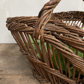 BU20110102 Large old French harvest basket of woven willow wood in beautiful condition! Size: 28 cm. high (to handle) / 58.5 cm. long / 41 cm. cross section