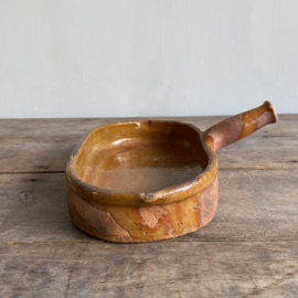 AW20111181 Antique, rustic French earthenware baking dish, unfortunately missing a piece of the bottom edge, but otherwise in beautiful condition! Size: 32.5 cm long / 5.5 cm high / 16.5 cm cross section.