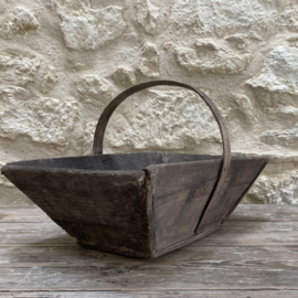 BU20110190 Old French traditional wooden grape harvest basket with the winery's initials in beautiful grey weathered condition! Size: 48 cm long / +/- 26 cm high (including handle) / 28.5 cm wide