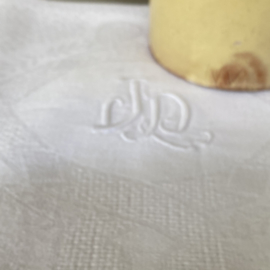 LI20110030 Set van 6 oude Franse servetten van prachtig damast met ajour rand en monogram - JD - in mooie staat. Afmeting: 66 x 58 cm.