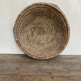 OV20110885 Large old French harvest basket of woven reed in beautiful condition! Size: 43.5 cm cross section / 15.5 cm high