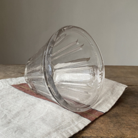 OV20111054 Large antique French confiture jar made of mouth-blown glass, a minimal chip on the edge (see photo), otherwise in beautiful condition! Size: 11 cm high / 13 cm cross section