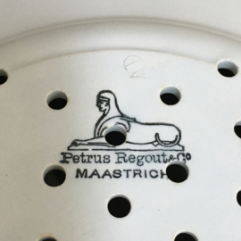AW20110789 Antieke fruittest op voetjes stempel - Petrus Regout & Co. Maastricht - periode: 1900-1910 in perfecte staat! Afmeting: 23 cm. doorsnede / 4 cm. hoog.