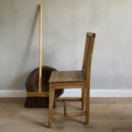 OV20110654 Antiek Zweeds stoeltje in prachtige sobere stijl....en perfecte staat! Afmeting: 83 cm. hoog / 40 cm. breed / 41,5 cm. hoog (tot zitting) Alleen ophalen!