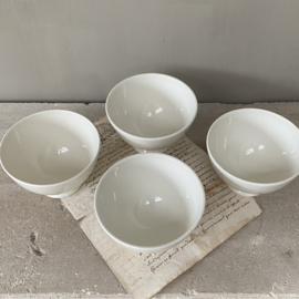 AW20111000 Set of 4 old small French café au lait bowls - not marked - in perfect condition! Size: 7 cm. high / 11 cm. cross section.