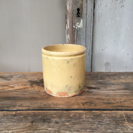 AW20110523 (C) Old French confiture jar in soft yellow color and in beautiful condition! Dimensions: 9.5 cm. high / 9.5 cm. section.