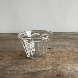 OV20111034 Antieke Franse confiturepot van mondgeblazen glas in prachtige staat! Afmeting: 7,5 cm hoog /  11 cm doorsnede
