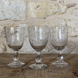OV20111070 Set of 3 nearly identical - Souvenir de la Fête - wine glasses made of mouth-blown glass, period: 19th century. In beautiful condition! Size: 14 cm high / 7.5 cm cross section.