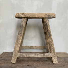 OV20110764 Old French wooden stool in beautiful gray weathered condition! Size: 54.5 cm. high / 44 cm. long / 21 cm. wide. Pickup only.