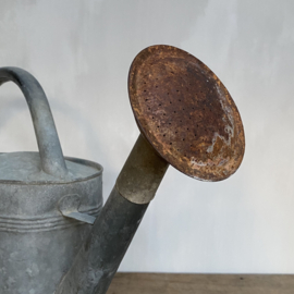 BU20110094 Large old French zinc watering can. Beautifully weathered and still in usable (waterproof) condition! Size: 44 cm. high / 65 cm. wide / 22 cm. deep. Pickup only.