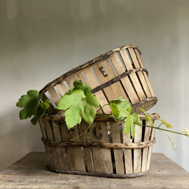 BU20110133 The authentic old French grape harvest baskets from Provence made of chestnut wood in beautiful condition! Size: 68 cm long / 46.5 cm cross section / 29 cm high. Mentioned price is per basket!