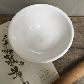 AW20110763 Old classic batter bowl stamp - Société Céramique made in Holland - period: 1900-1957. Has some signs of wear on the bottom, but otherwise in beautiful condition! Dimensions: 25.5 cm. cross section  / 13.5 cm. high.