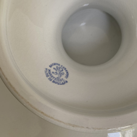 AW20111011 Groot oud taartplateau stempel - Société Ceramique Maestricht periode: 1900-1957 in prachtige, licht beboterde  staat!  Afmeting: 37 cm. doorsnede / 10,5 cm. hoog.