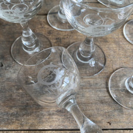 OV20110972 Set of 7 old French port or liqueur glasses made of beautiful thick glass with beautiful monogram - C F - All in beautiful condition! Size: 11.5 cm high / 6.5 cm cross section