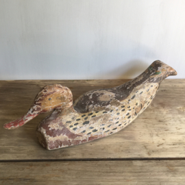 OV20110606 Grote houten antieke Franse lokeend handbeschilderd en prachtige aardse kleuren... Afmeting: 42,5 cm. lang / 13 cm. hoog.