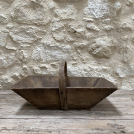 BU20110204 Old French traditional wooden grape harvest basket in beautiful, lightly greyed condition! Size: 50 cm long / 14.5 cm high (to handle) / 23 cm high (including handle) / 32 cm cross section