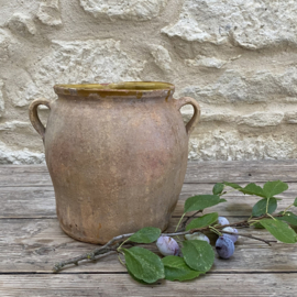 AW20111307 Old French pot with a beautiful yellow glazed interior and rim. For details, see photos for rim imperfections. Otherwise in beautiful condition! Dimensions: 23 cm high / 19 cm diameter