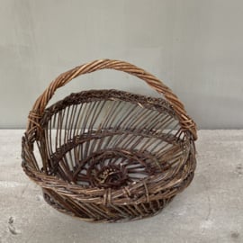 BU20110103 Sweet little old French harvest basket made of woven willow wood in beautiful condition! Size: 11 cm. high / 24.5 cm. long / 21 cm. cross section