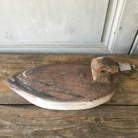 OV20110597 Antique wooden French decoy duck in weathered earthy colors in beautiful condition! Size: 30 cm. long / 13.5 cm. high.