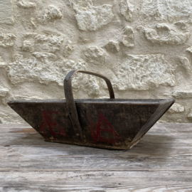 BU20110189 Old French traditional wooden grape harvest basket with winery initials in beautiful grey weathered condition! Size: 46 cm long / 20 cm high (including handle) / 29 cm wide