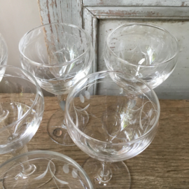 OV20110516 Set of 9 Old French glass period years ́20 with a beautifully engraved motif in perfect condition! Size: 13.5 cm. Height/6.5 cm. diameter. See also the smaller size glasses art.no. OV20110501