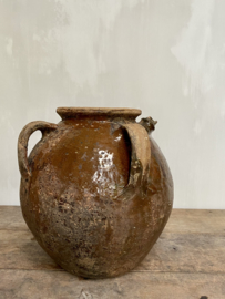 AW20110934 Large antique southern French 18th century walnut oil jug from the Périgord region in beautiful earthy colours. In beautiful weathered condition! Size: 33 cm. high / +/- 33 cm. cross section (up to the handles). Pickup at shop only.