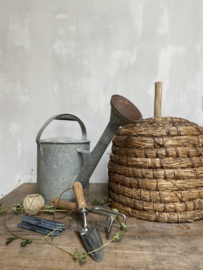 BU20110122 Old French zinc watering can in beautifully weathered condition, content: 22 litres, waterproof! Size: +/- 35 cm. high (up to handle) Only pick up in store!