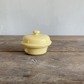 AW20110253 Old French paté jar in beautiful condition! Size: 6 cm. high / 10 cm. cross section.