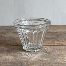 OV20111025 Antieke Franse confiturepot van mondgeblazen glas in prachtige staat! Afmeting:  10 cm hoog /  12,5 cm doorsnede