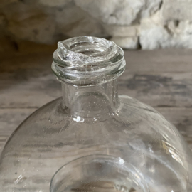 OV20111087 Antique French fly catcher made of mouth-blown glass in beautiful condition! Size: 16 cm high / 13 cm cross section (measured across the "belly")