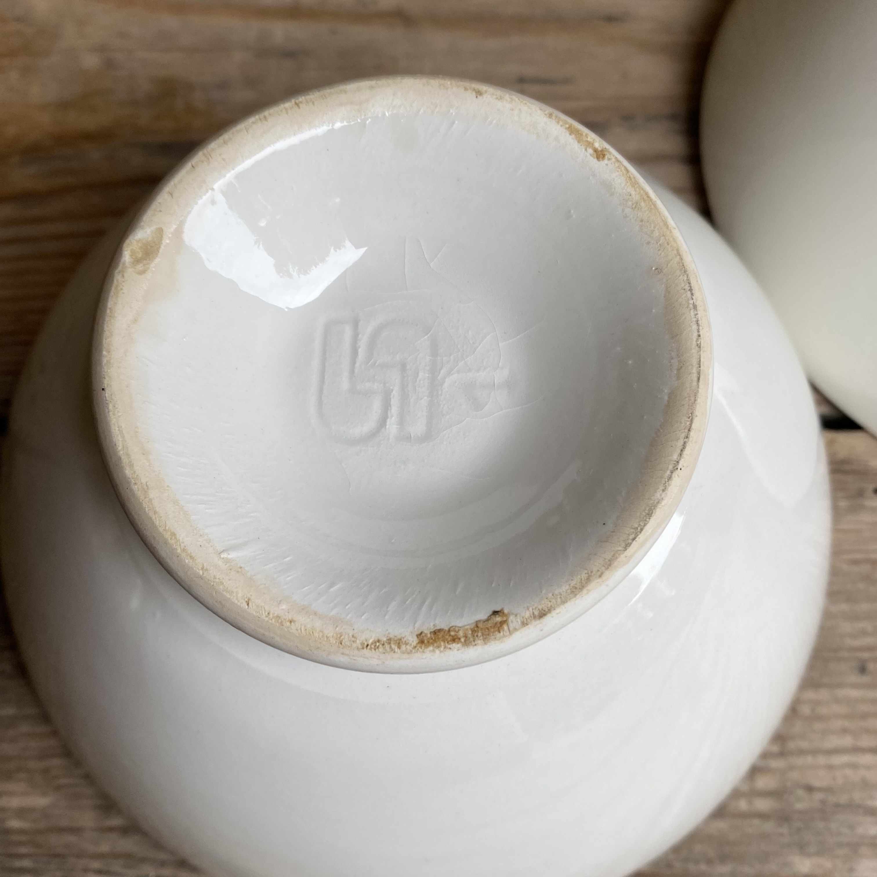 AW2011134 Set of two large, old French café au lait bowls with blind stamps in beautiful condition! Size: 9 cm high / 16 cm cross section