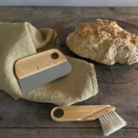 IH007 Iris Hantverk dough scraper made of oiled birch wood and stainless steel