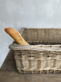 OV20110777 Large old French bakery baskets of white willow and chestnut wood in beautiful condition! Size: 100 cm. long / 66 cm. wide / 28 cm. high. Still one basket available... Pickup in shop only.