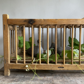 OV20111019 Old French wooden transport basket for chickens... now decorative for example a collection of decoy ducks. In beautiful condition! Size: 85 cm long (up to the handles) / 41 cm high / 49 cm deep. Store pick up only!