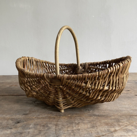BU20110155 Small old French harvest basket made of woven willow in beautiful condition! Size: 37 cm long / 20 cm cross section / 12.5 cm high (to handle)