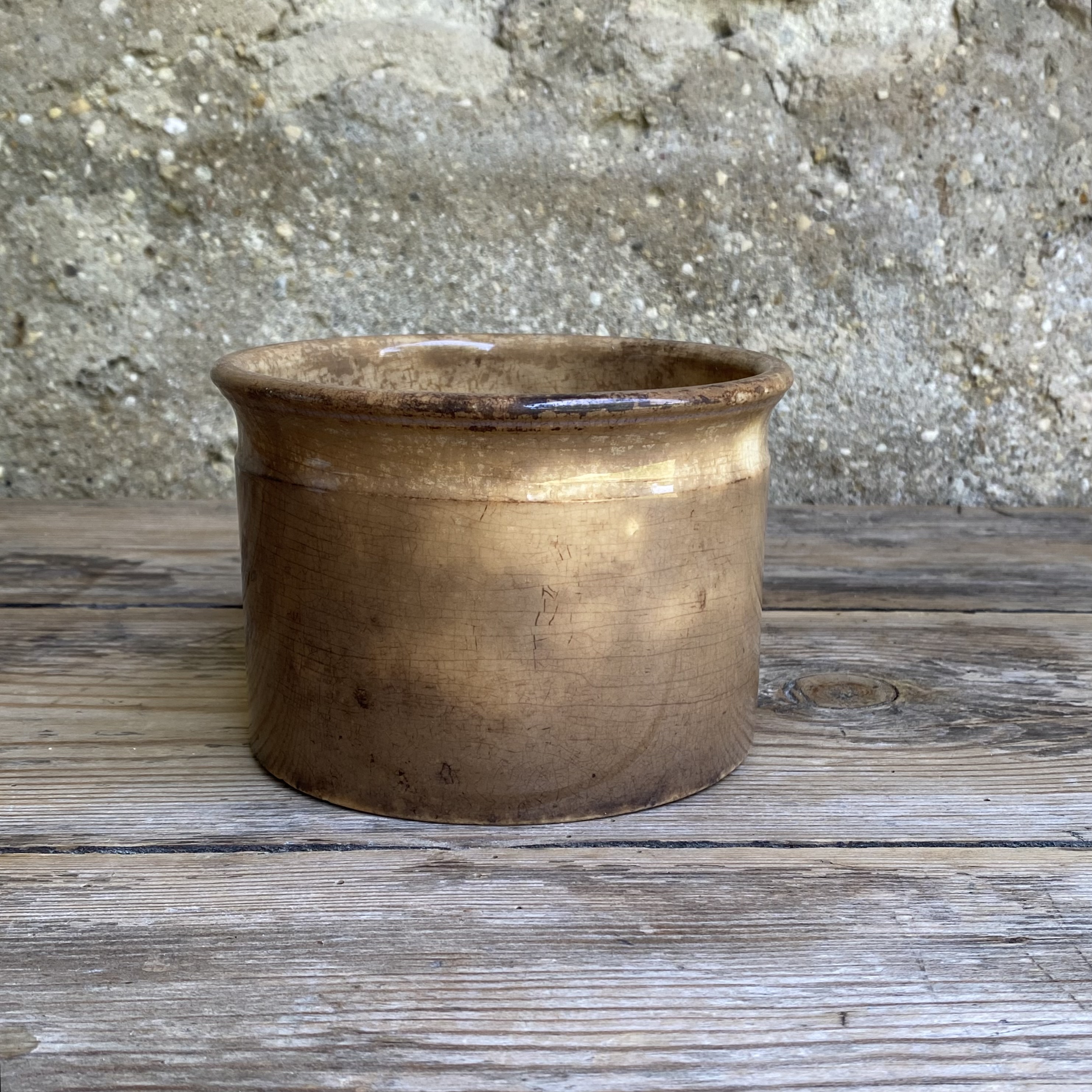 AW20111212 Antique French ointment jar stamp - Digoin & Sarreguemines - period: 1875-1900 in beautiful buttered condition! Size: 14.5 cm cross section / 10 cm high.