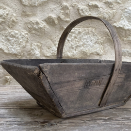 BU20110190 Old French traditional wooden grape harvest basket with the winery's initials in beautiful grey weathered condition! Size: 48 cm long / +/- 26 cm high (including handle) / 28.5 cm wide