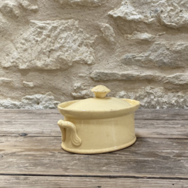 AW20111302 Antique French tureen size 7 in beautiful soft yellow.. stamp - Terre a Feu UC Sarreguemines - period: before 1895 has a small, stable hairline on the lid, otherwise in beautiful condition! Size: 17 cm long/ 7.5 cm high/12.5 cross section