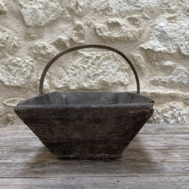 BU20110190 Old French traditional wooden grape harvest basket with the winery's initials in beautiful grey weathered condition! Size: 48 cm long / +/- 26 cm high (including handle) / 28.5 cm wide