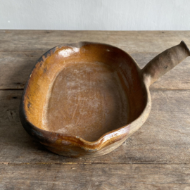 AW20111173 Antique French earthenware baking dish in beautiful condition! Size: 33 cm long / 20.5 cm cross section / 5 cm high