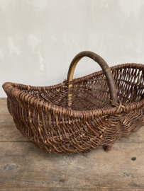 BU20110110 Old French willow wicker harvest basket in beautiful condition! Size: 55 cm. long / 17 cm. high (up to handle, runs up both sides) / 32 cm. wide