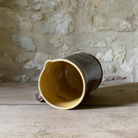 AW20111257 Large antique French chocolate jug with a yellow glazed interior in beautiful condition! Size: 20.5 cm high / 12 cm  cross section.