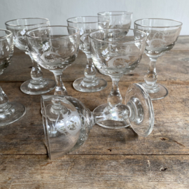 OV20110972 Set of 7 old French port or liqueur glasses made of beautiful thick glass with beautiful monogram - C F - All in beautiful condition! Size: 11.5 cm high / 6.5 cm cross section