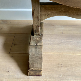 OV20110768 Antieke Franse Vendange tafel van vermoedelijk kastanje hout...in prachtige staat! Afmeting: 118 cm. lang / 74,5 cm. hoog / 85,5 cm. doorsnede. Alleen ophalen op bezorgen binnen NL tegen vergoeding.