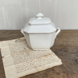 AW20110974 Antique French sugar pot in beautiful condition! Size: 8.5 cm. high (to the lid) / 11.5 cm long / 9.5 cm. wide