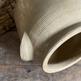 AW20111106 Grote oude Franse pot van grès aardewerk genummerd 7 in prachtige staat! Afmeting: 27 cm hoog /  22,5 cm doorsnede