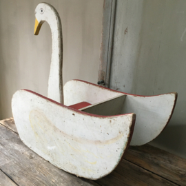 OV20110564 Old French child's rocker / rocking chair in the shape of a swan ... in beautiful original sleek colors and condition! Dimensions: 62 cm. long / 63 cm. high / 32 cm. wide. Given size only pick up.