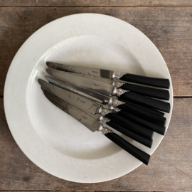 OV20110937 Set of 9 old Belgian knives with bakelite handle and stainless steel blade mark - L.Boland Liège - period: 1900-1925. Has a sober decoration and in beautifully weathered condition! Size: 24.5 cm long.