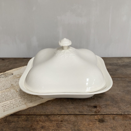 AW20110986 Old Dutch serving dish with matching lid blind mark - P.Regout Maastricht - in beautiful condition! Size: 28 cm. long / 26 cm. deep / 5.5 cm. high (up to the lid)